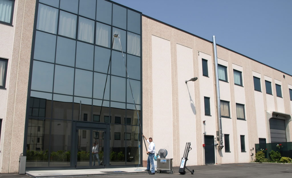 Window cleaning with telescopic poles