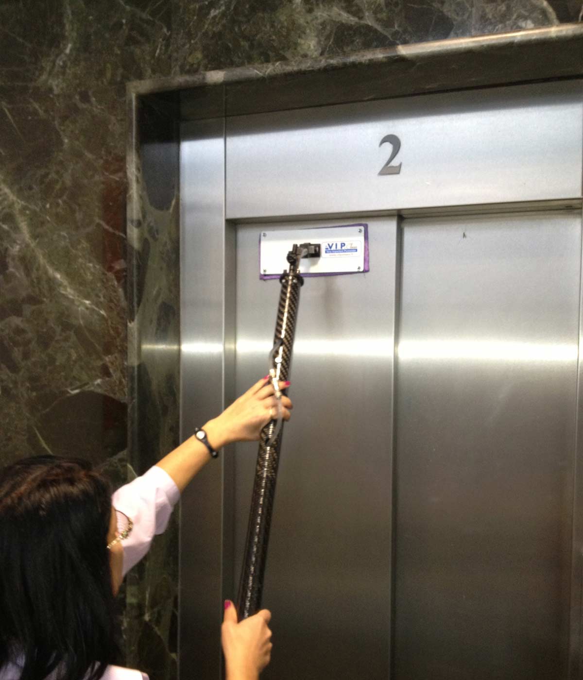 Attrezzatura professionale per la pulizia degli ascensori