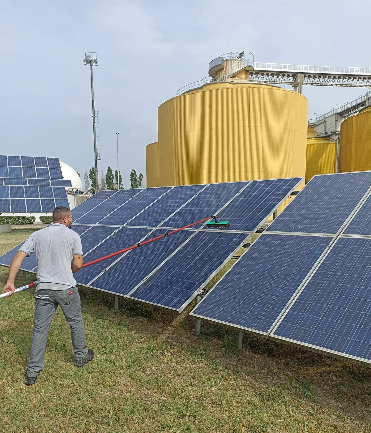 Macchine per la pulizia degli impianti fotovoltaici